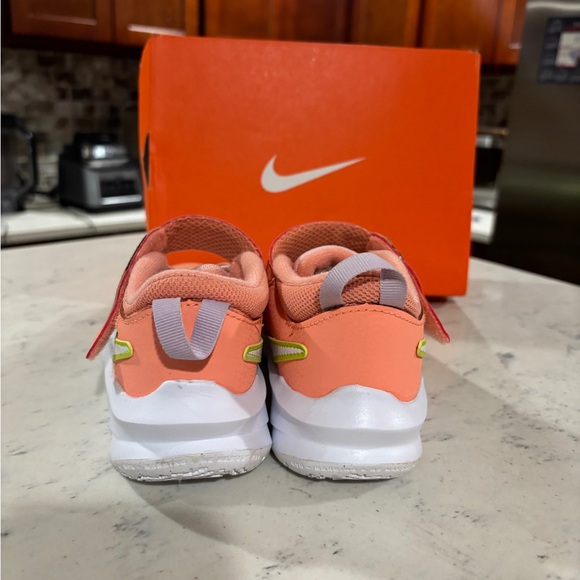 Size 13.5C Nike Team Hustle D 10 Lil PS 'Peach' DM4324-600 - Picture 4 of 6